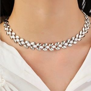 Leaf Decor Necklace with Faux Pearls